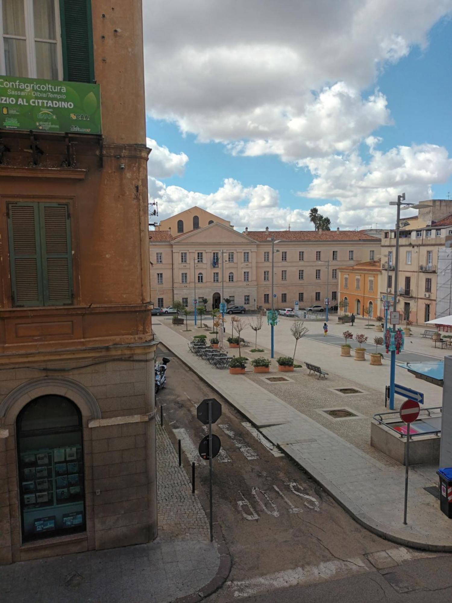 B&B Le Finestre Su Via Cavour Sassari Exteriér fotografie