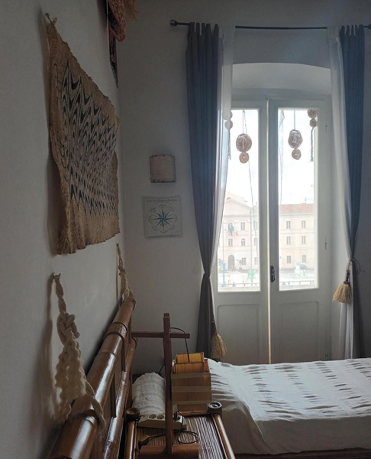 B&B Le Finestre Su Via Cavour Sassari Pokoj fotografie
